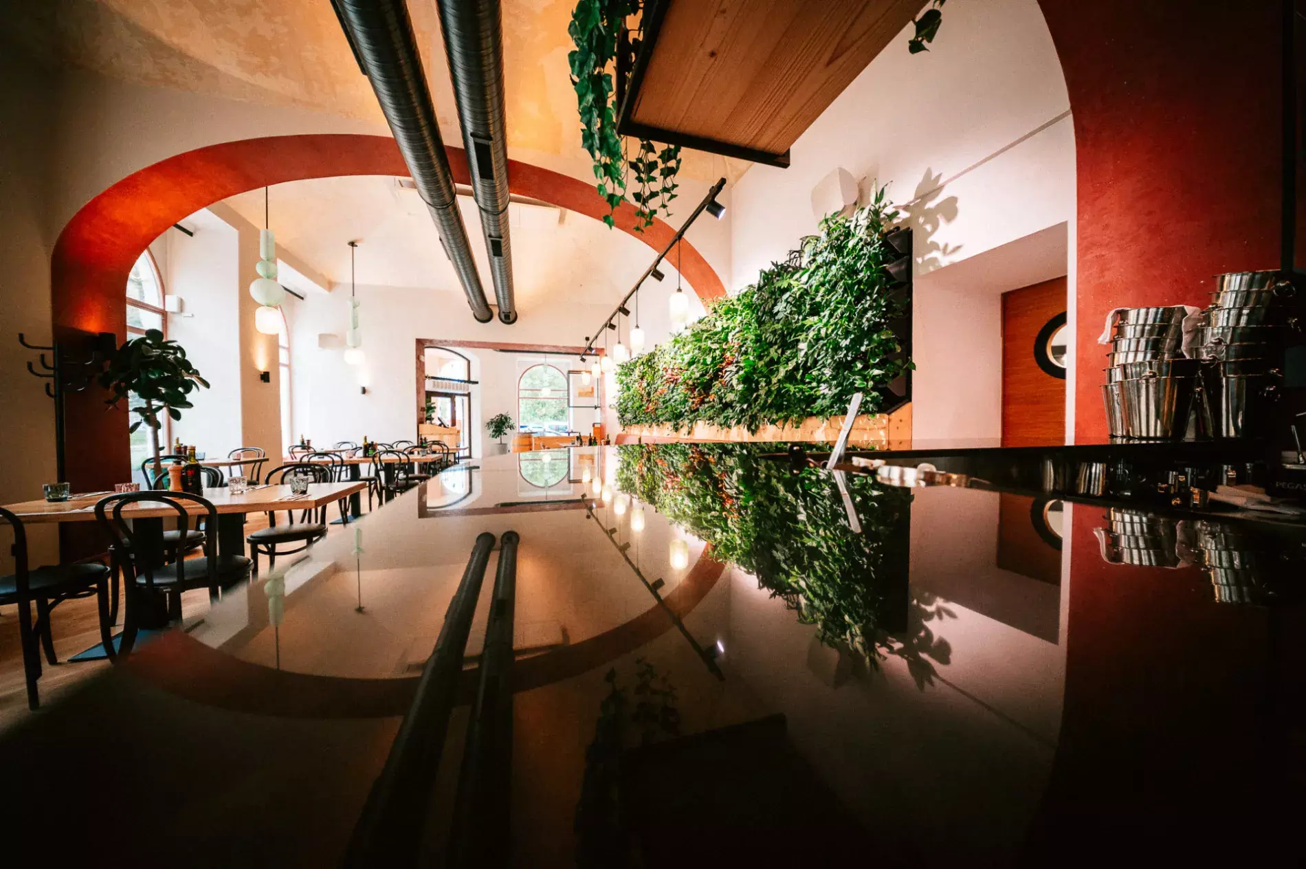 akustika restaurace akusticka omitka nastrik